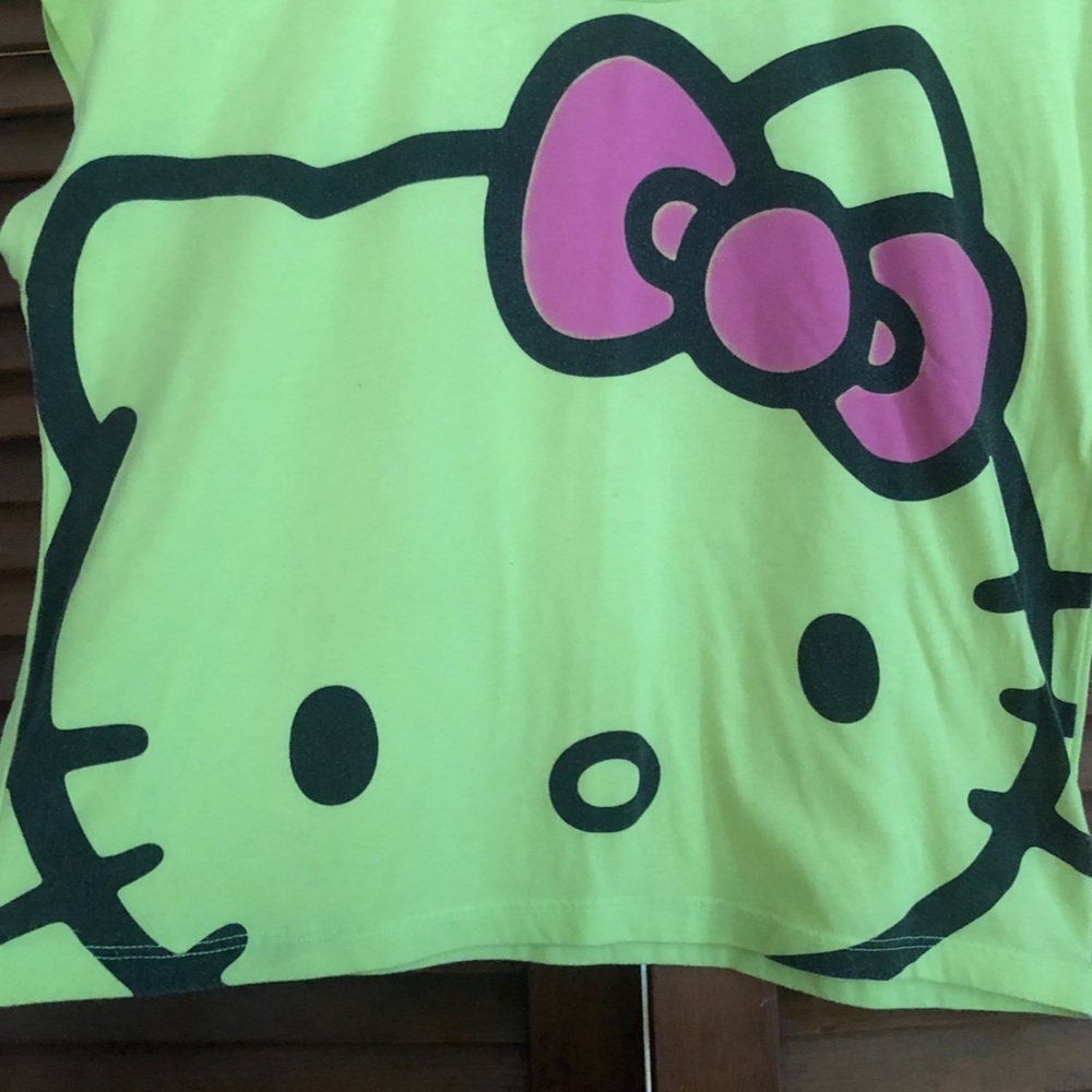 Hello Kitty T-Shirt - Picture 7 of 8